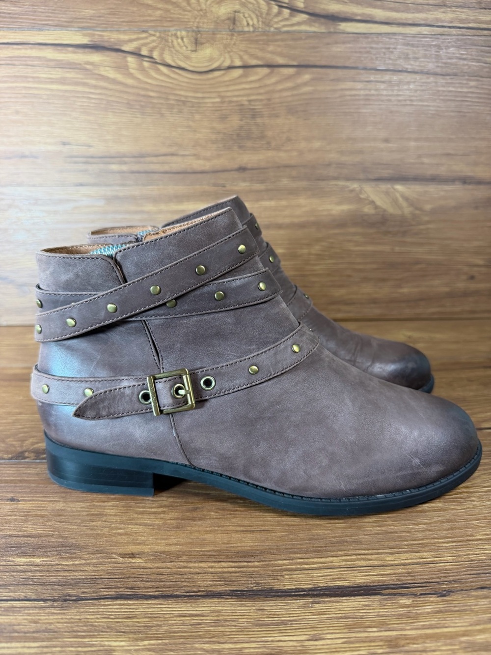 Vionic Country Lona Boots Womens 8 Brown Ankle Suede Leather Studs Wrap Shoes